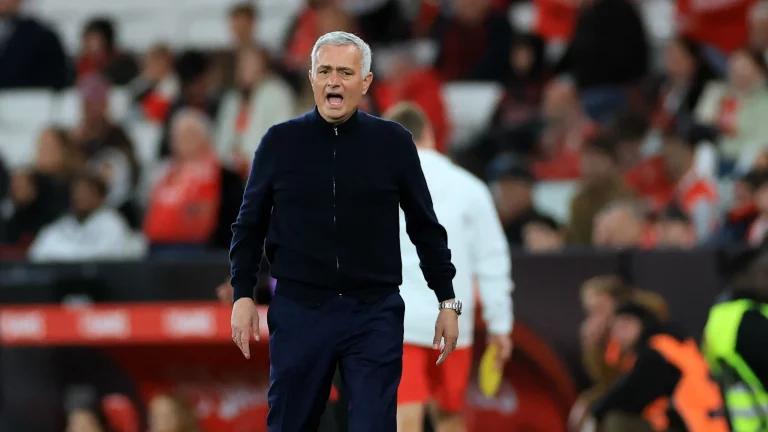 Benfica vs Leaders Ends 2–2 as Mourinho Blasts Porto Assistant