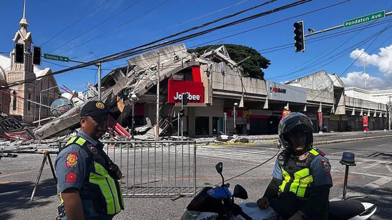 At least 19 dead after powerful earthquake strikes southern Philippines